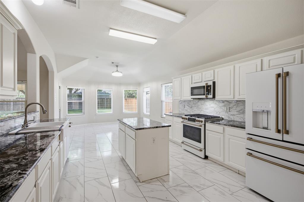 2813 Bradford Oaks Drive Property Photo 12