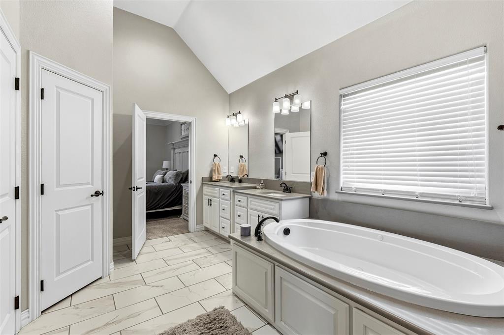 1037 Addison Avenue Property Photo 19