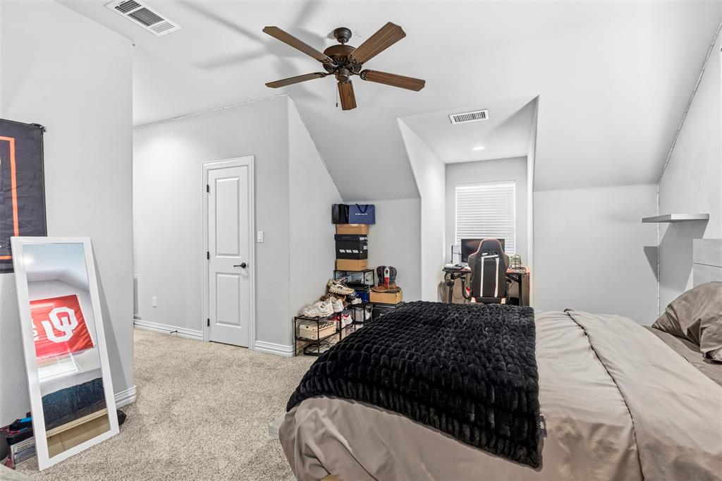 1037 Addison Avenue Property Photo 28