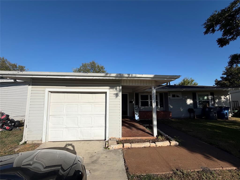 12220 Holt Drive Property Photo 1