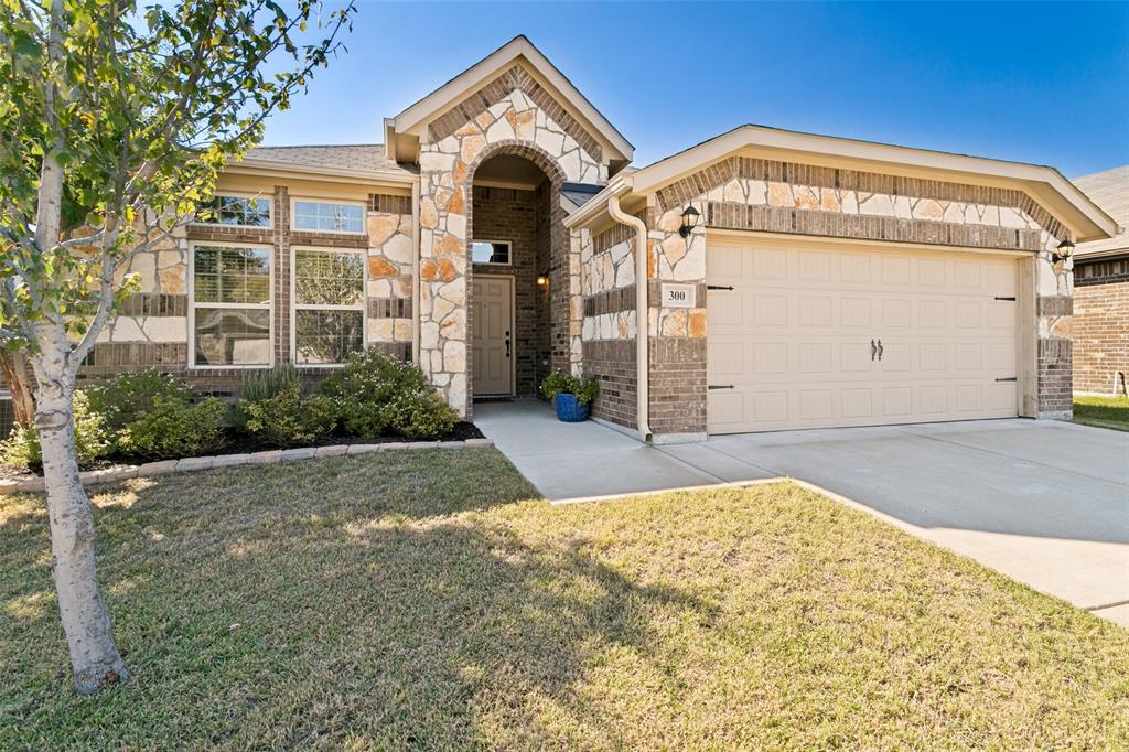 300 Balcones Drive Property Photo 1