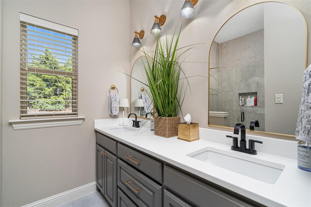 909 Amblewood Drive Property Photo 19