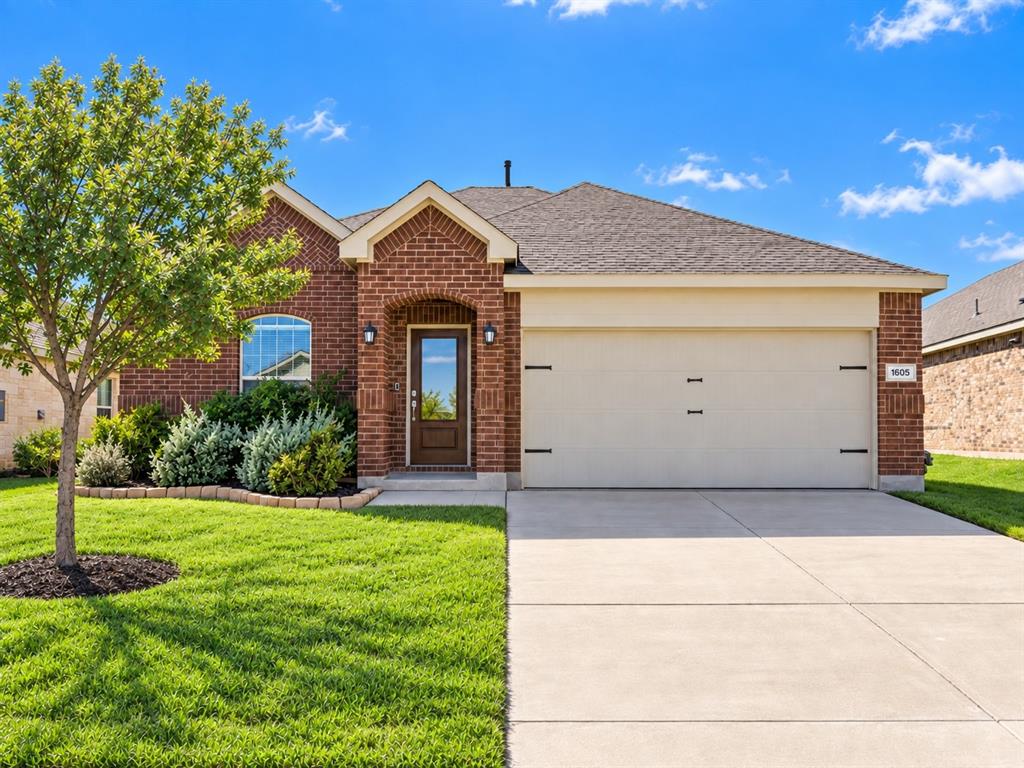 1605 River Crossing Drive Property Photo 1
