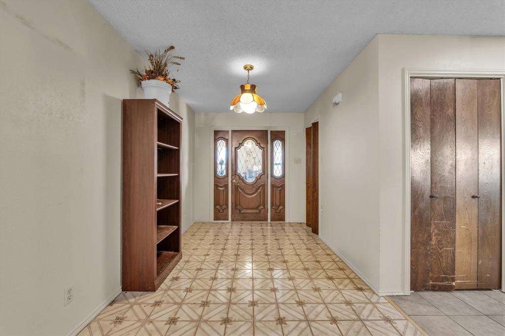 4201 N 19th Street Property Photo 5