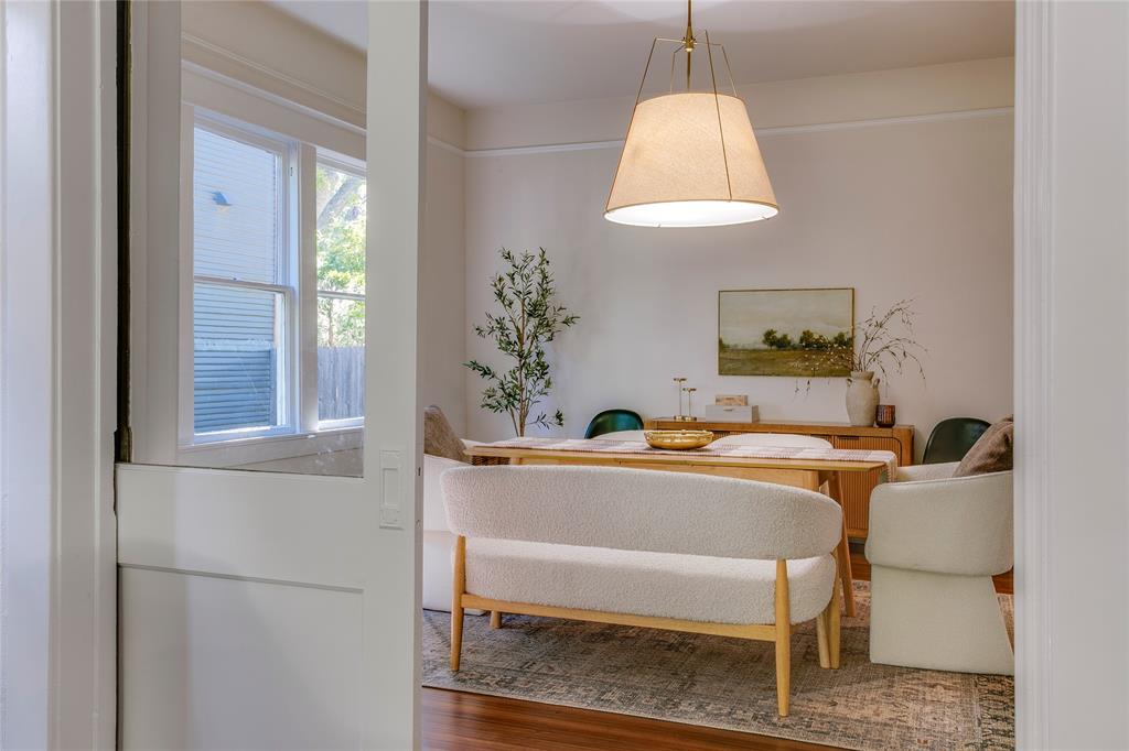 111 S Rosemont Avenue Property Photo 8