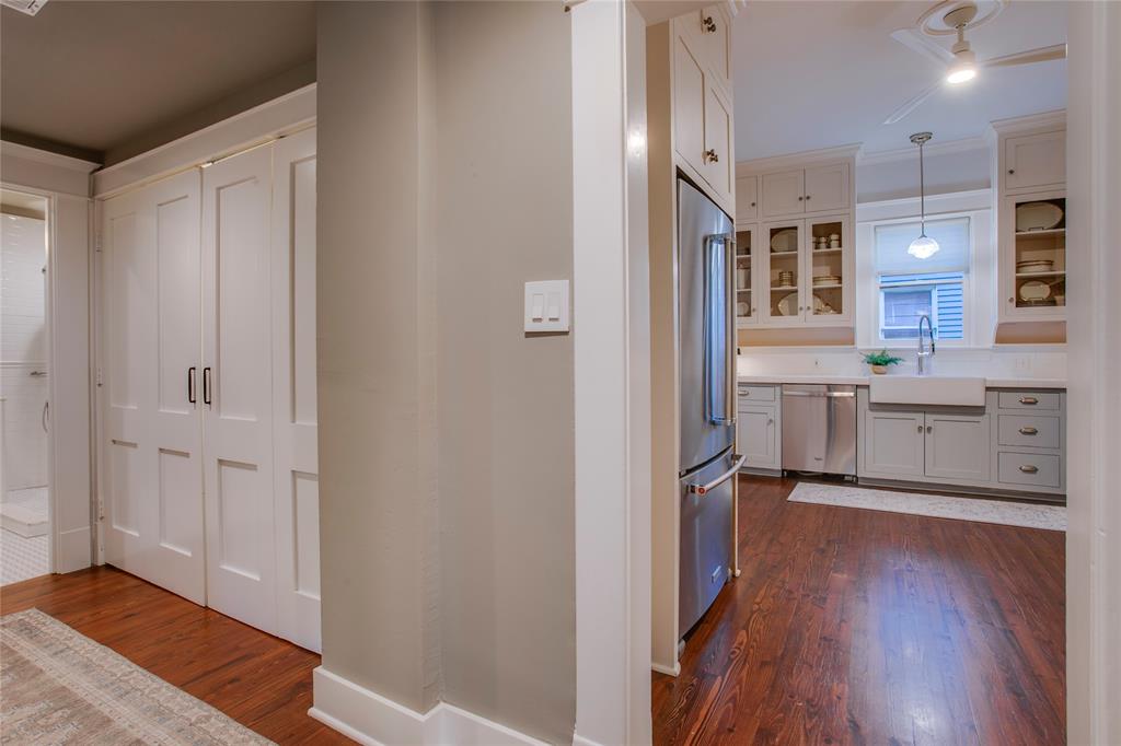 111 S Rosemont Avenue Property Photo 10
