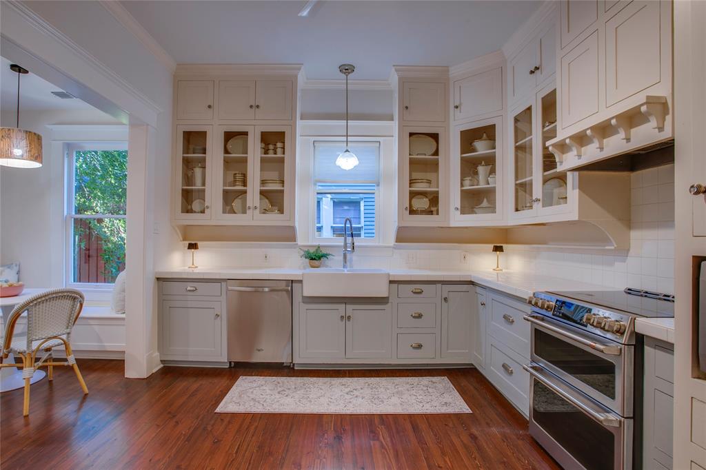 111 S Rosemont Avenue Property Photo 11