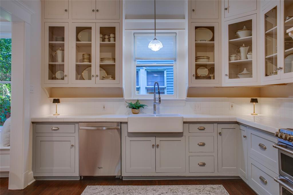 111 S Rosemont Avenue Property Photo 12