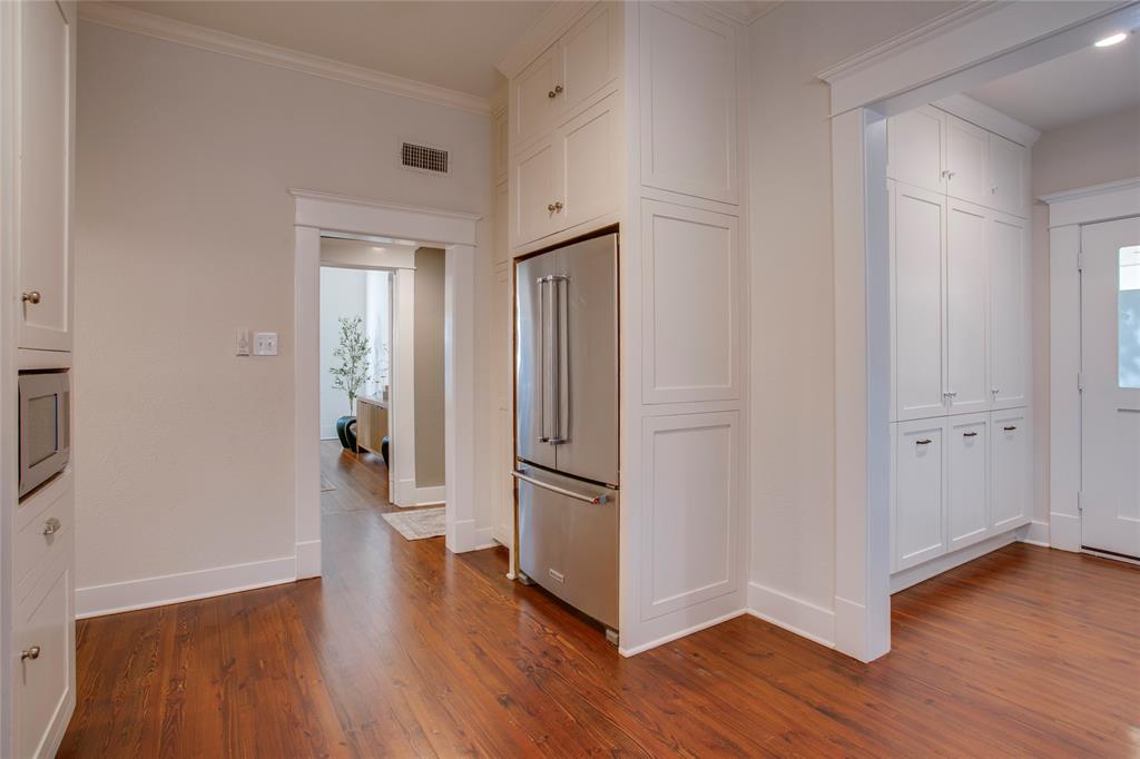 111 S Rosemont Avenue Property Photo 13