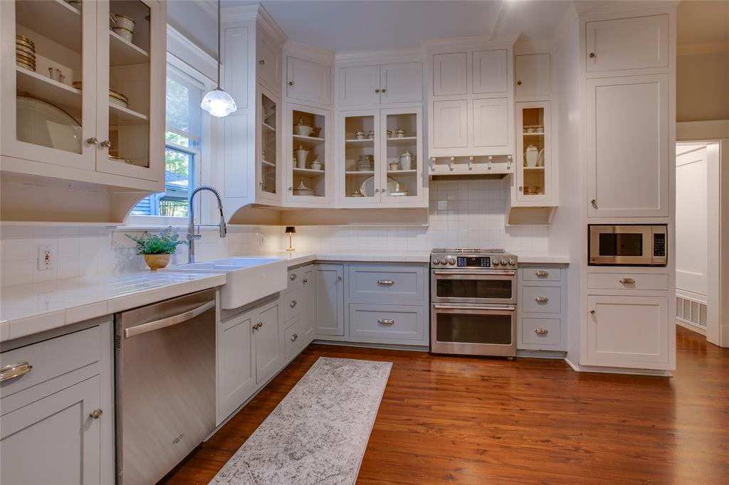 111 S Rosemont Avenue Property Photo 14