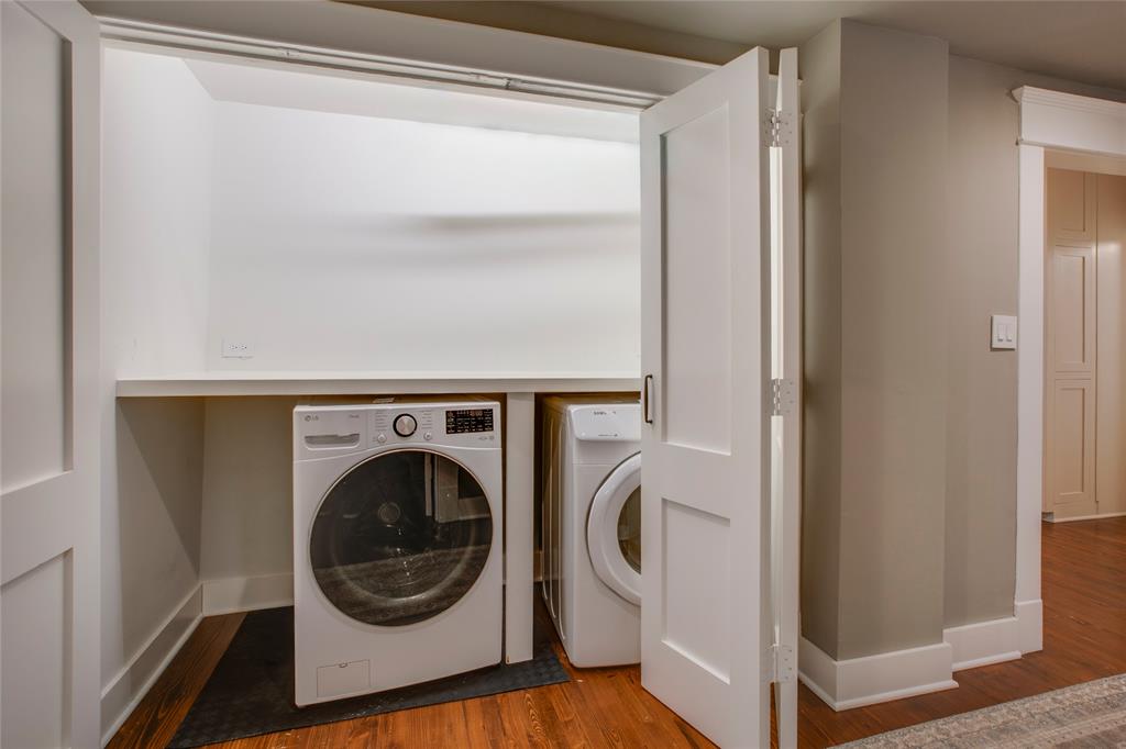 111 S Rosemont Avenue Property Photo 20