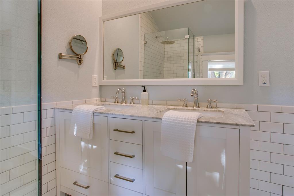 111 S Rosemont Avenue Property Photo 23