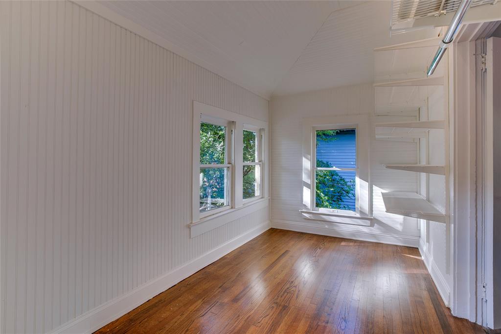 111 S Rosemont Avenue Property Photo 26