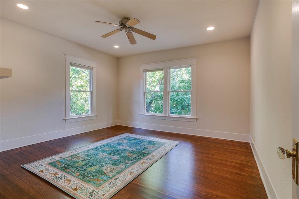 111 S Rosemont Avenue Property Photo 28