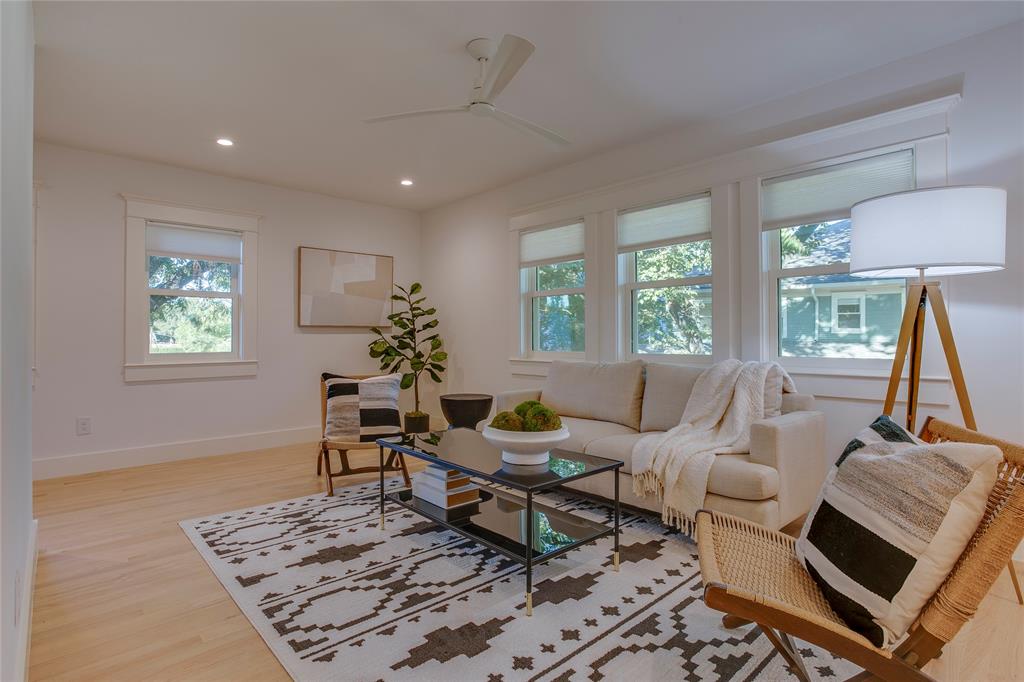 111 S Rosemont Avenue Property Photo 34