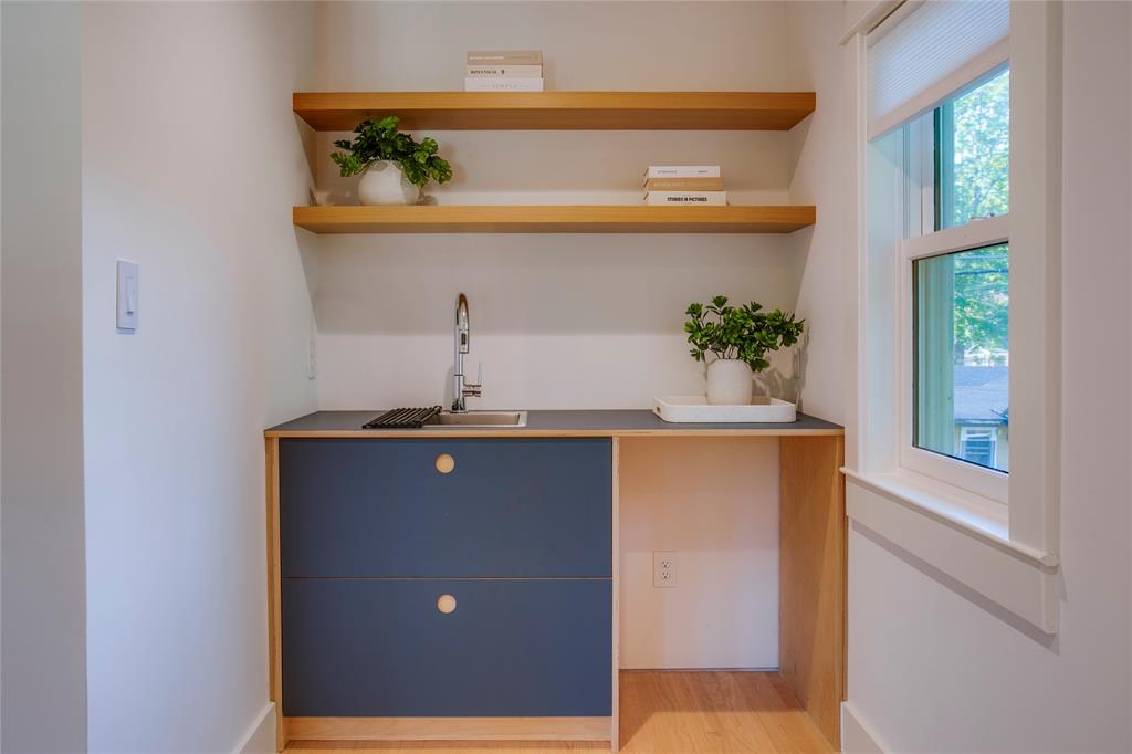 111 S Rosemont Avenue Property Photo 35