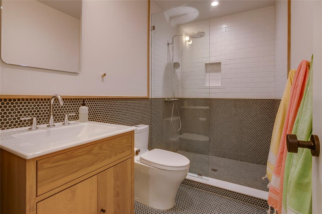111 S Rosemont Avenue Property Photo 36