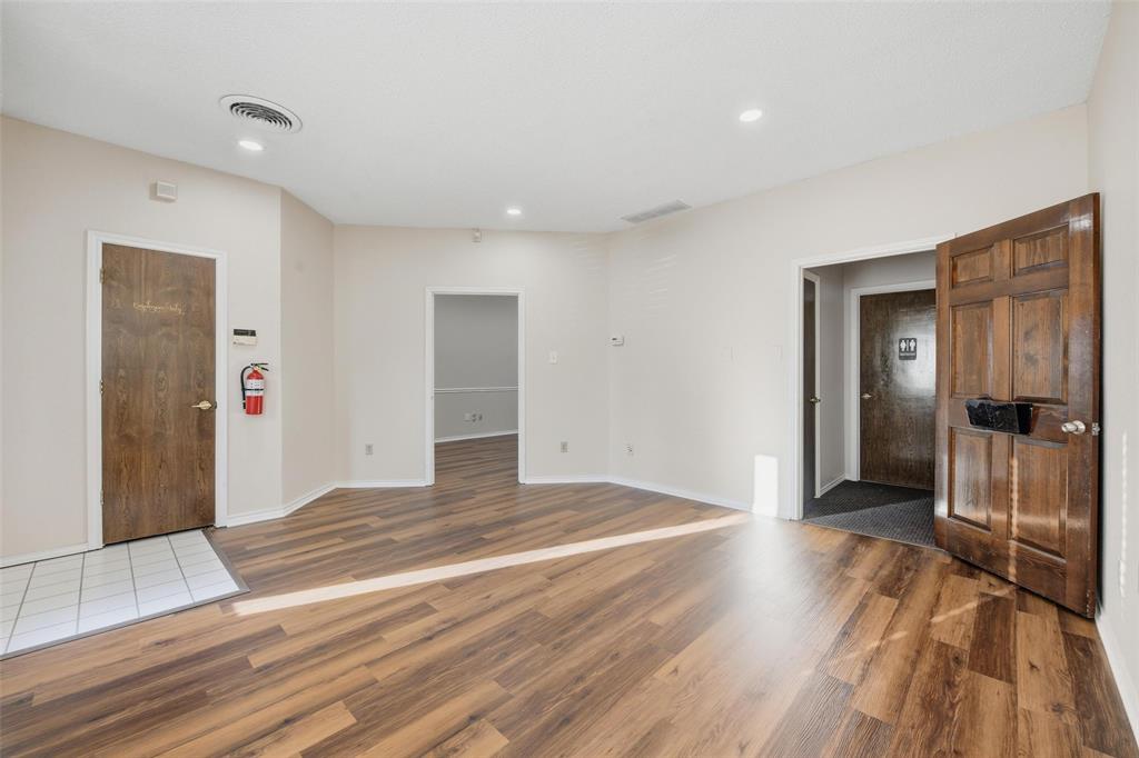 3711 W Green Oaks Boulevard D Property Photo 3
