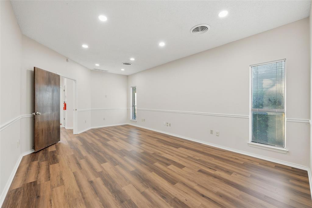 3711 W Green Oaks Boulevard D Property Photo 4