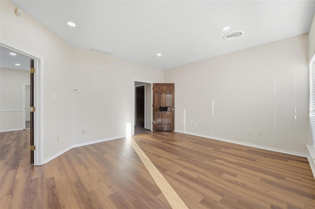 3711 W Green Oaks Boulevard D Property Photo 5