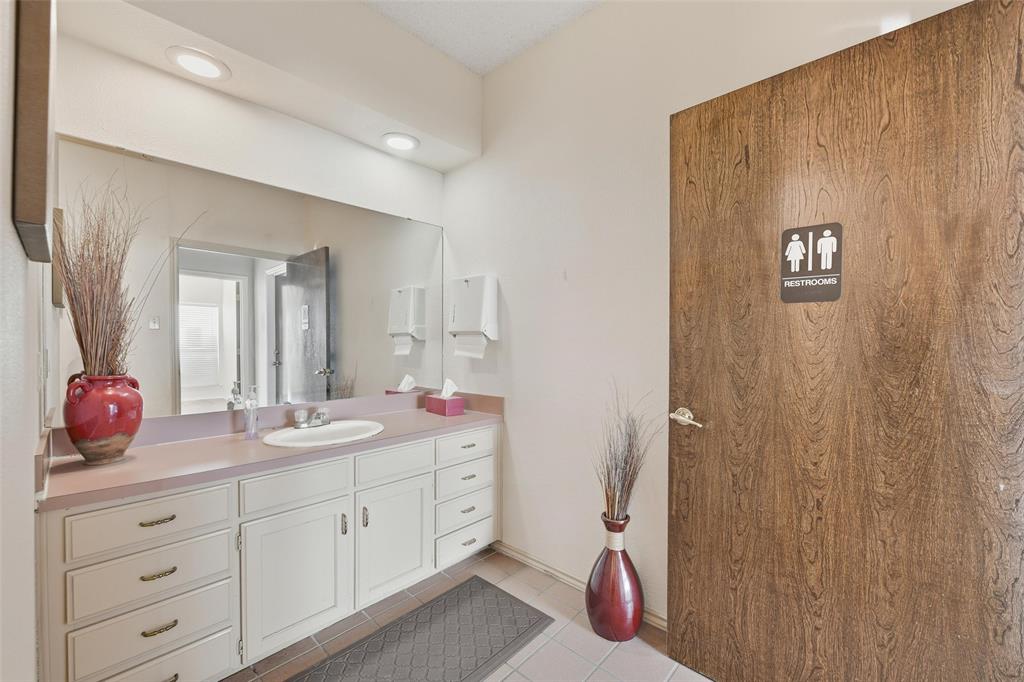 3711 W Green Oaks Boulevard D Property Photo 8