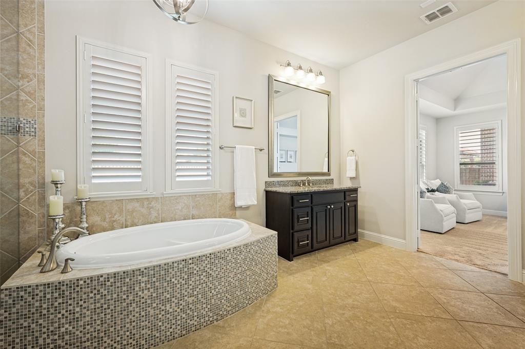 12910 Timber Crossing Drive Property Photo 18