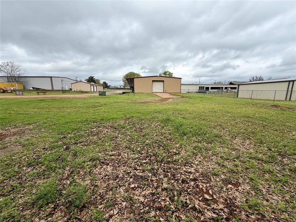 2000 E Murchison St Property Photo 32