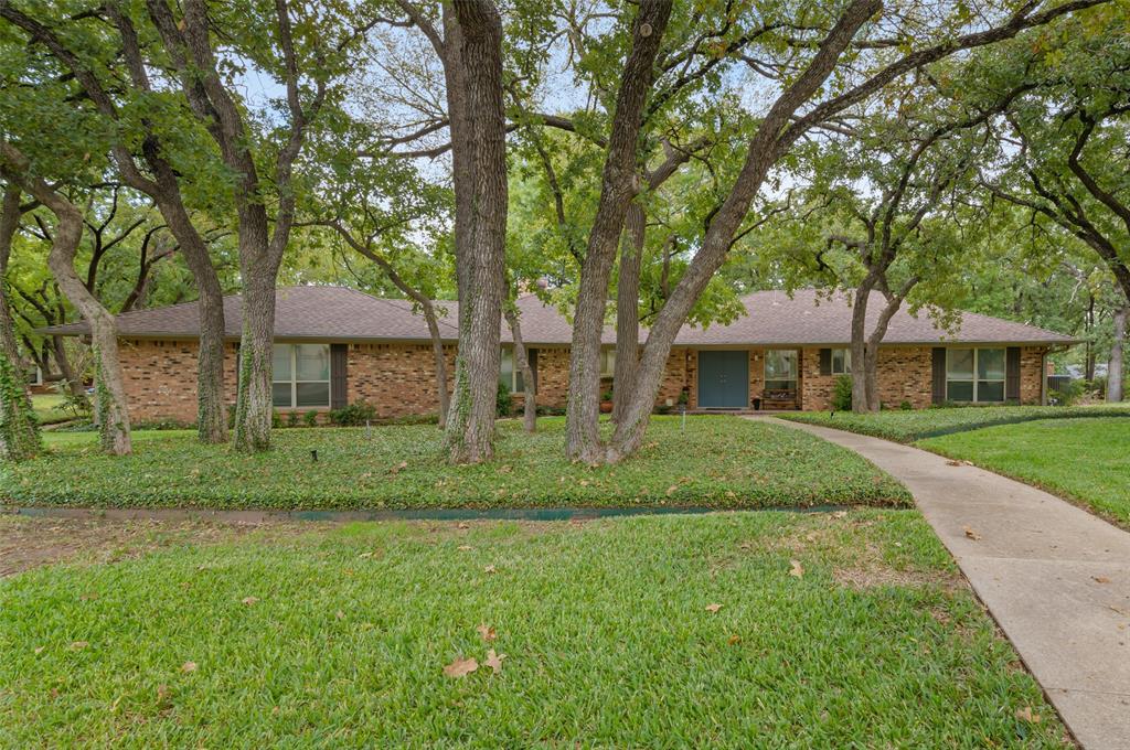 2420 Southridge Drive Property Photo 1