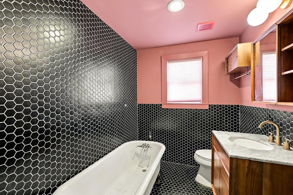 305 E 6th Street Property Photo 15