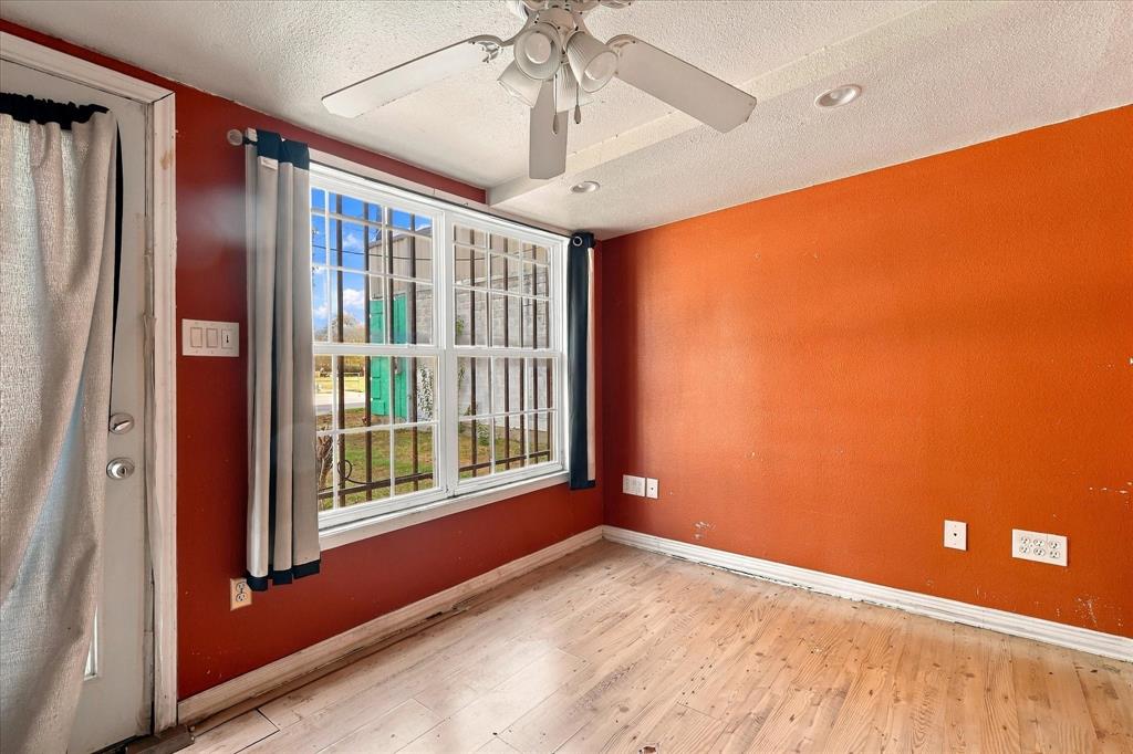 622 E Mckinney Street Property Photo 11
