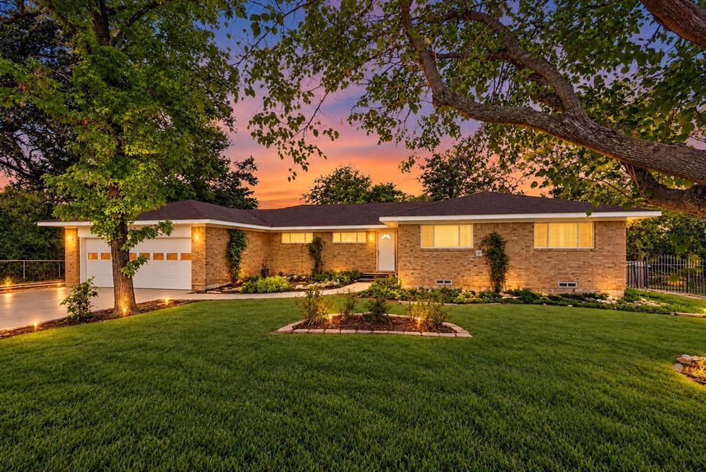 814 S Bois D Arc Street Property Photo 1