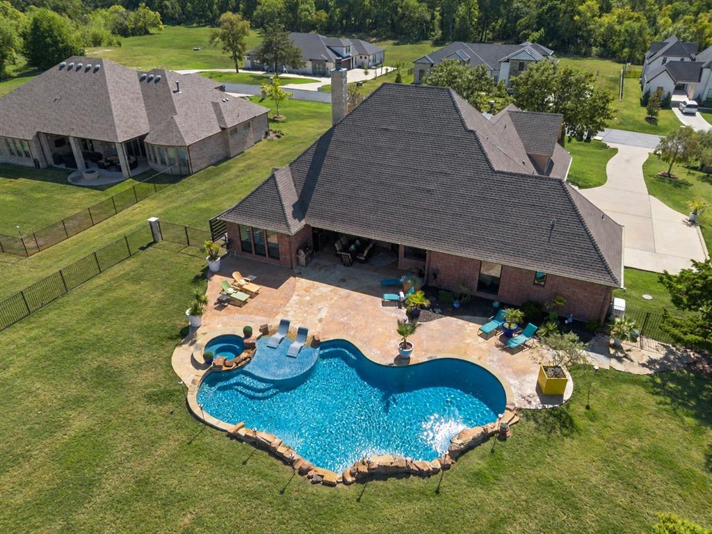 4613 Lake Breeze Drive Property Photo 3