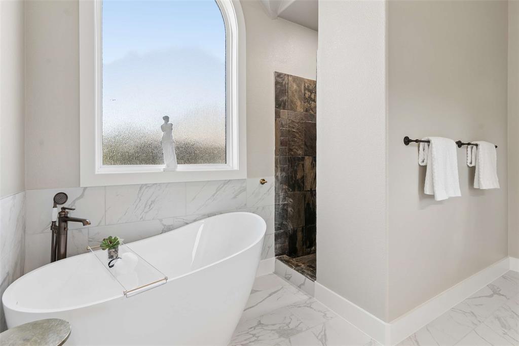 4613 Lake Breeze Drive Property Photo 20