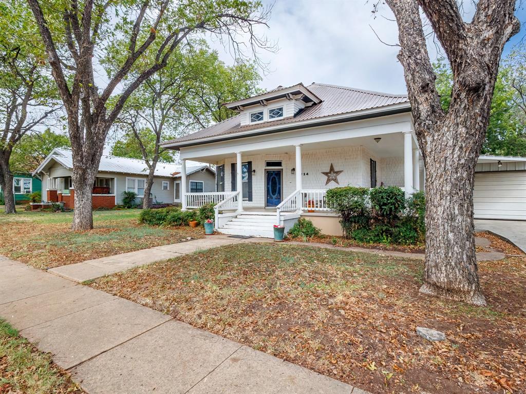 714 W College Avenue Property Photo 3