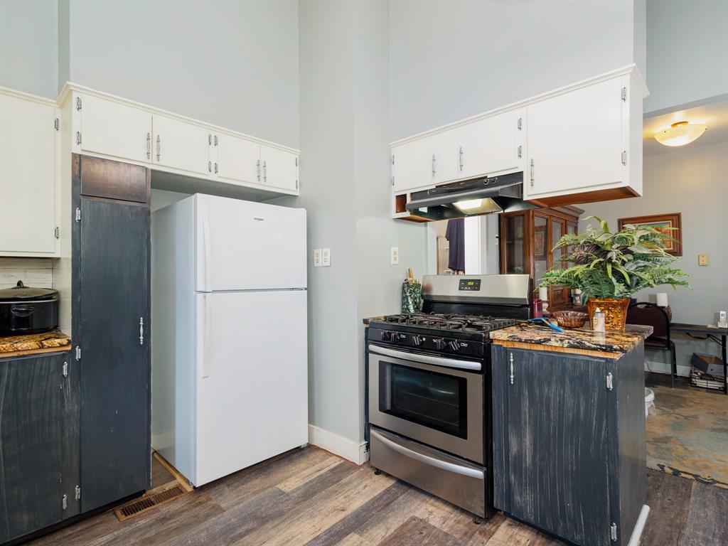 714 W College Avenue Property Photo 11