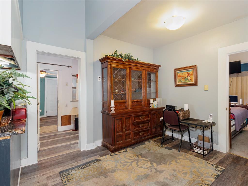 714 W College Avenue Property Photo 15