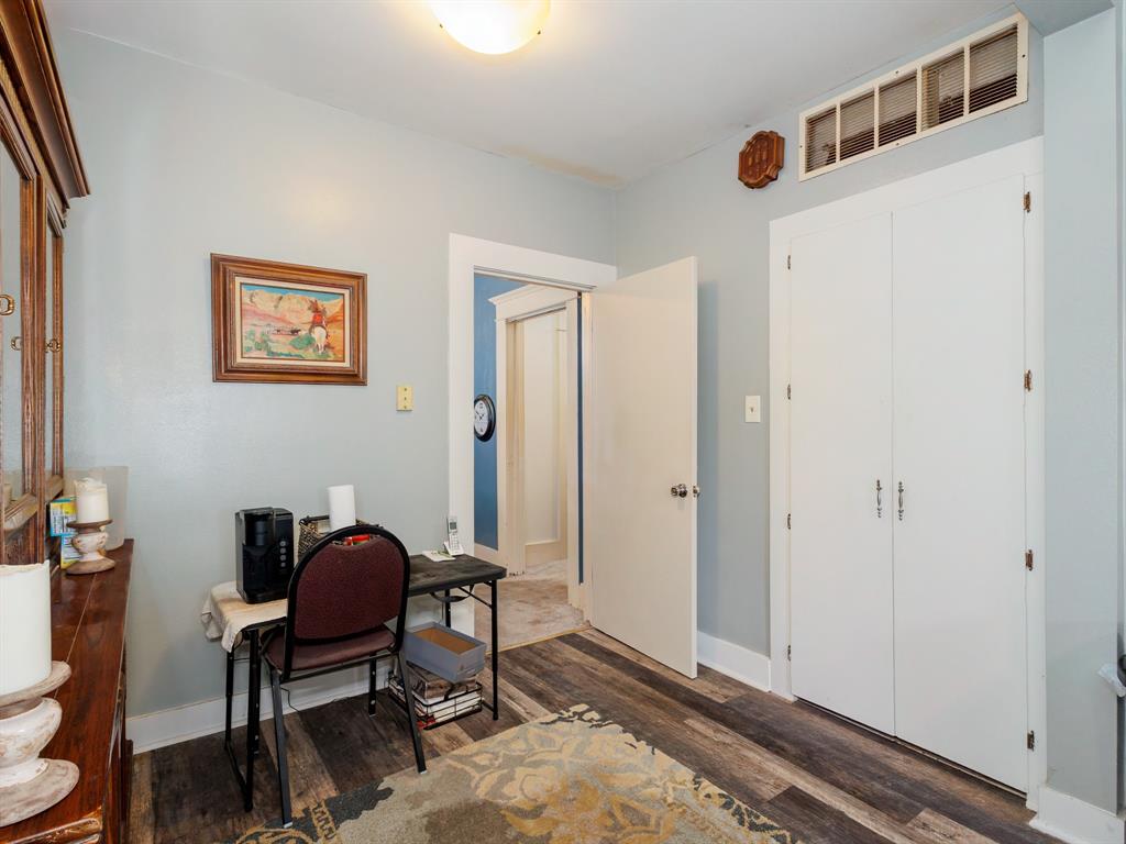 714 W College Avenue Property Photo 16