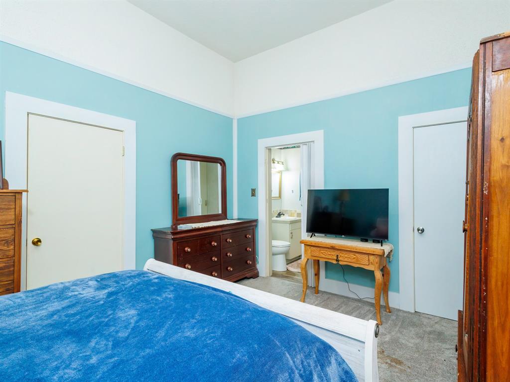 714 W College Avenue Property Photo 24