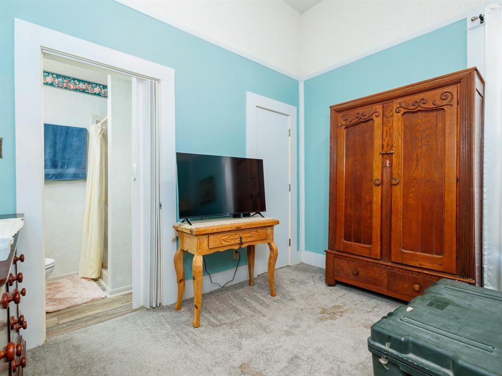 714 W College Avenue Property Photo 25