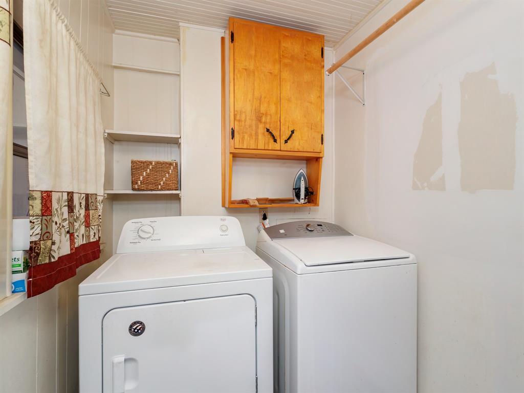 714 W College Avenue Property Photo 29