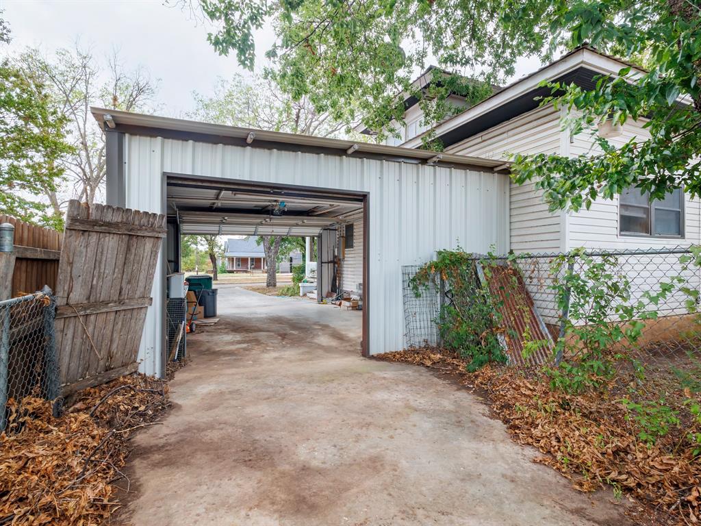 714 W College Avenue Property Photo 33