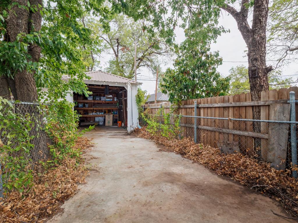 714 W College Avenue Property Photo 35