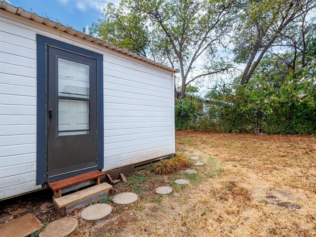 714 W College Avenue Property Photo 37