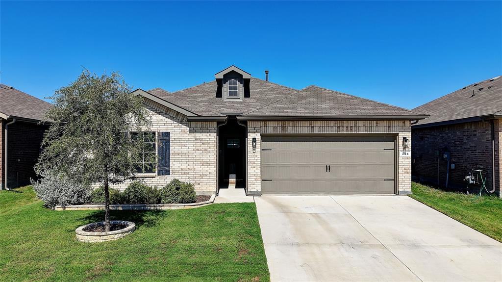 304 Crowfoot Drive Property Photo 1