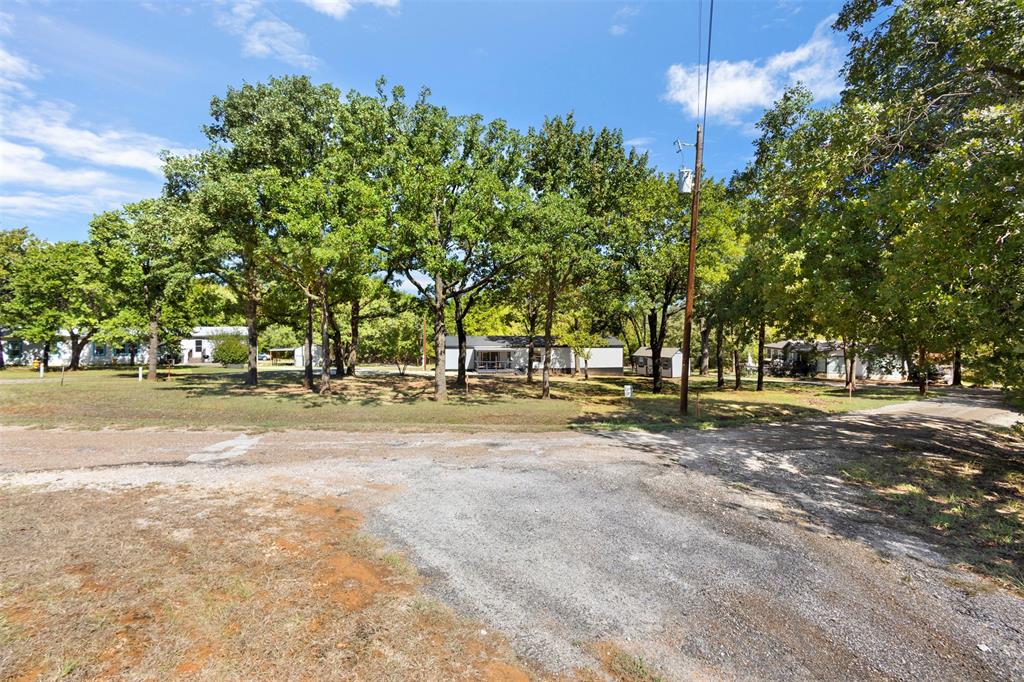 440 & 441 Shady Lane Property Photo 6