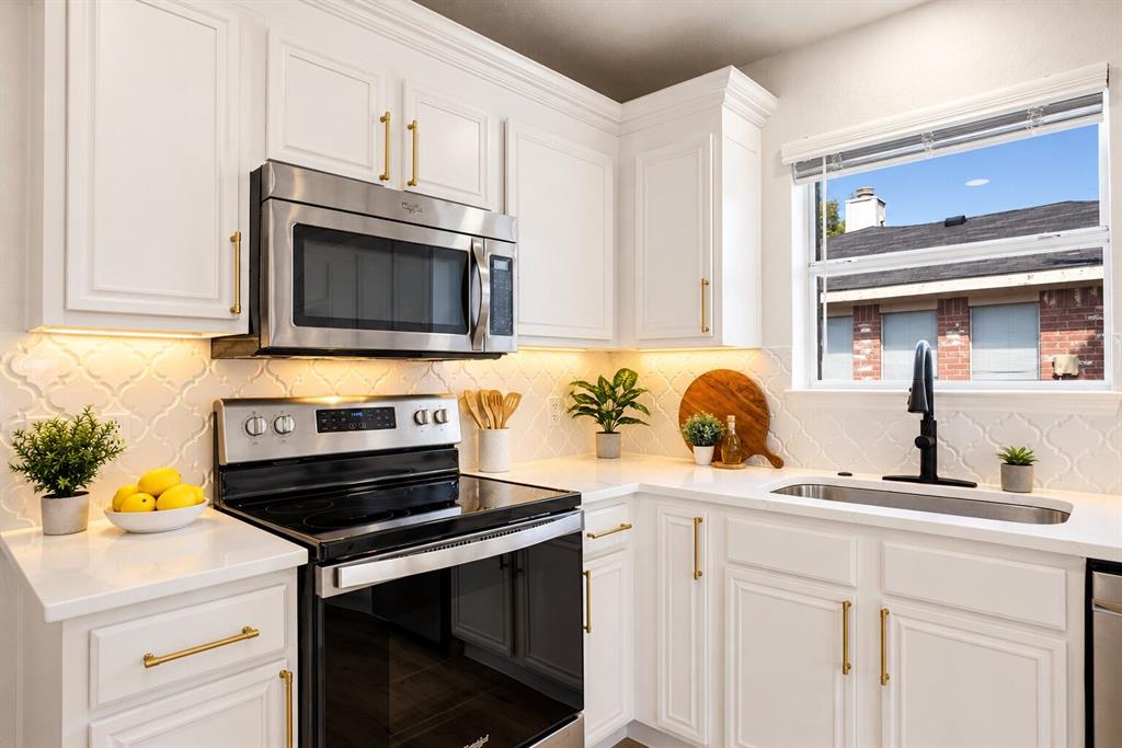 9415 Mayblossom Way Property Photo 11