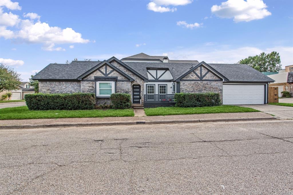 2224 Brigadoon Court Property Photo 1