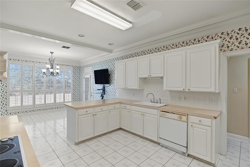 5735 S Lakeshore Drive Property Photo 9