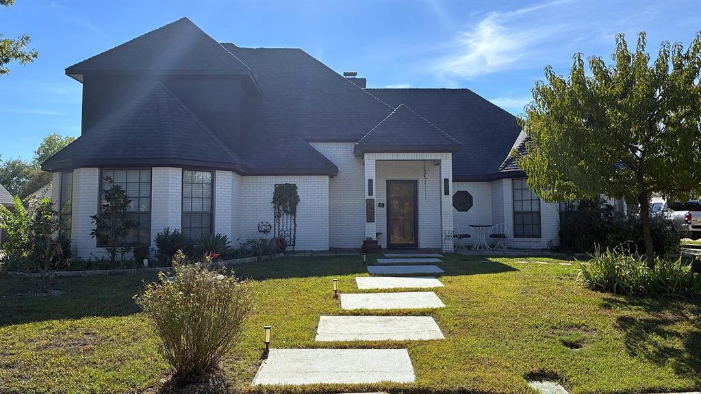 2415 Peachtree Lane Property Photo 1