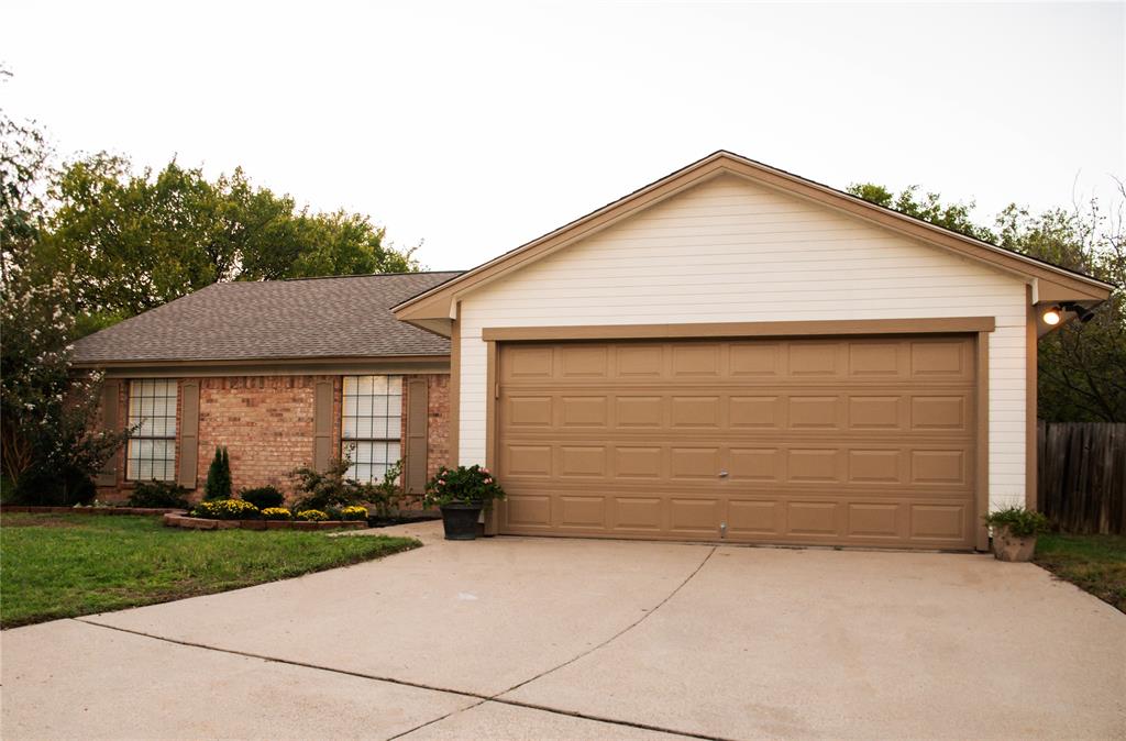 1110 W Cozby Court Property Photo 1